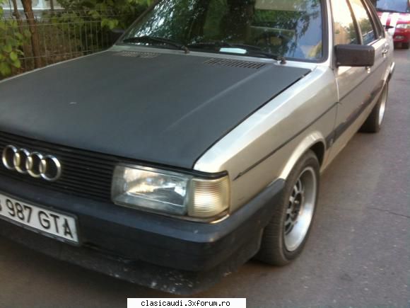 semnalizari - dai motorol jos (daca ai macara ) imediat. nici - Lumini
